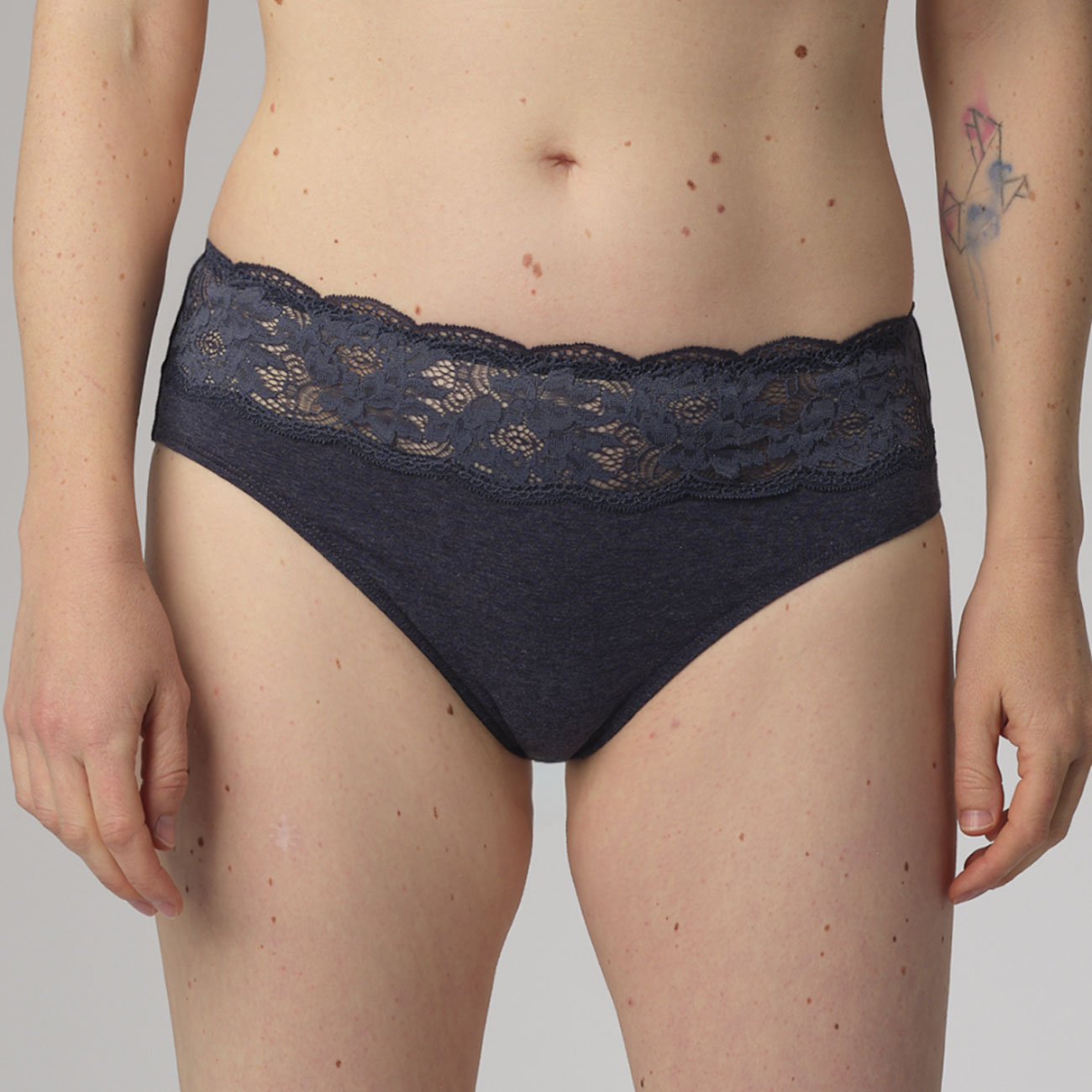 Shorty brésilien avec dentelle à la taille - COMAZO