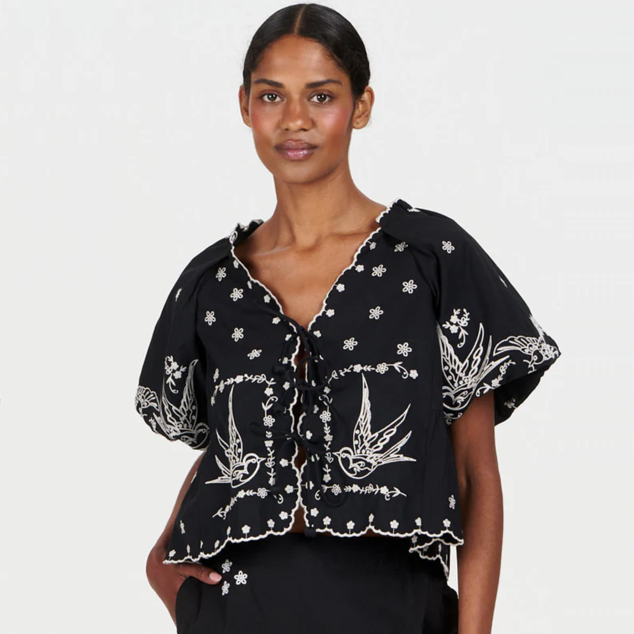 Blouse brodée à nouer BEATRIX - KOMODO